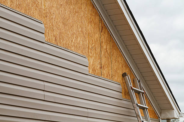 Professional Fiber Cement Siding technician working in Mukilteo, WA